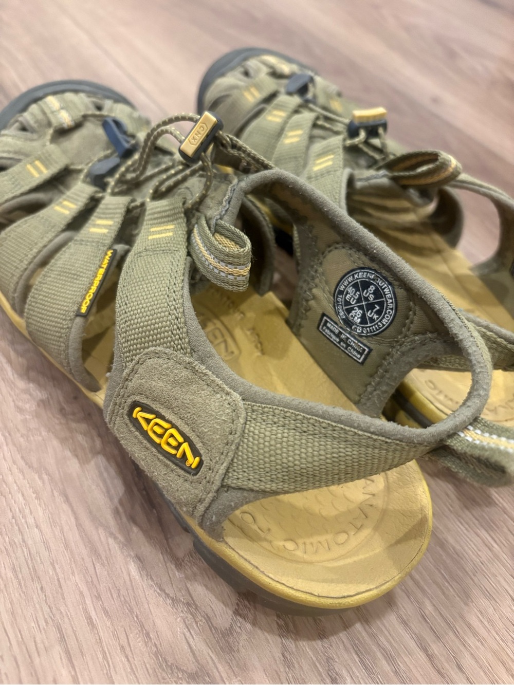 Keen size 8 men’s shoes